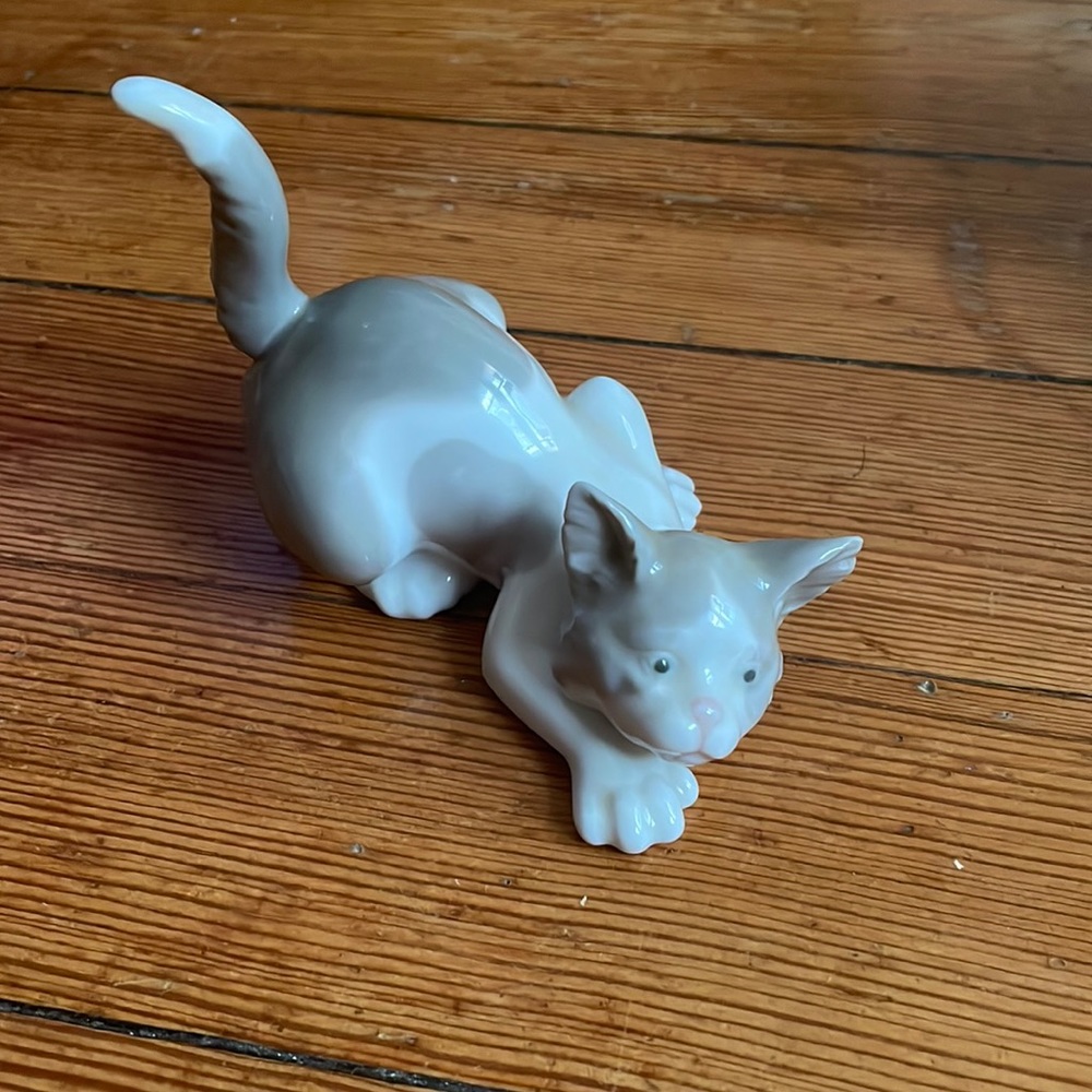Vintage Lladro Gatito Receloso Cat Crouching Porcelain Figure NIB